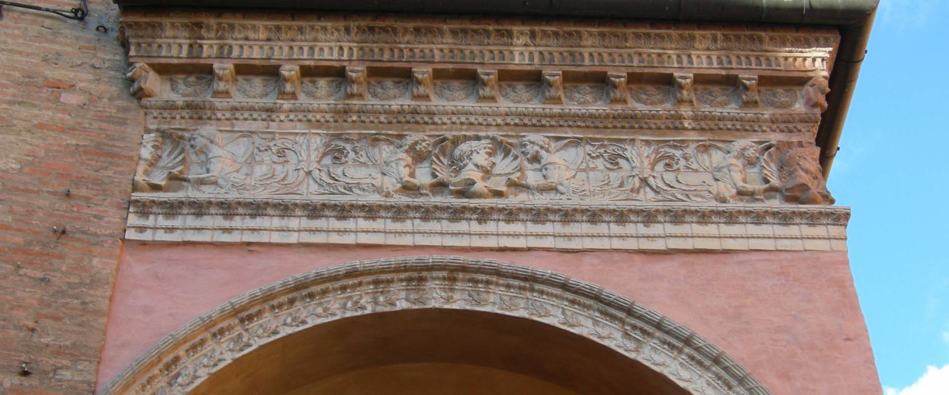 Portico di San Giacomo detail Bologna foto di Nicola Quirico